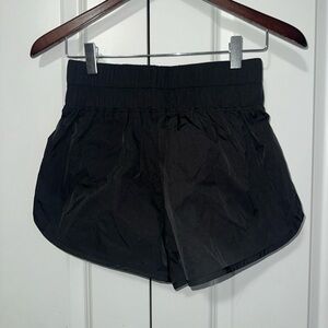 Yogalicious UPF 50+ Protection Radiant Commuter Short XS NWT 48$ Retail